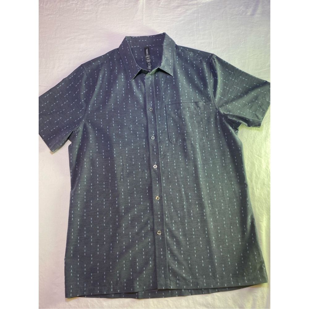 Vuori Gray Button Up Stretch Flex Short Sleeve Shirt Mens M Polyester Blend